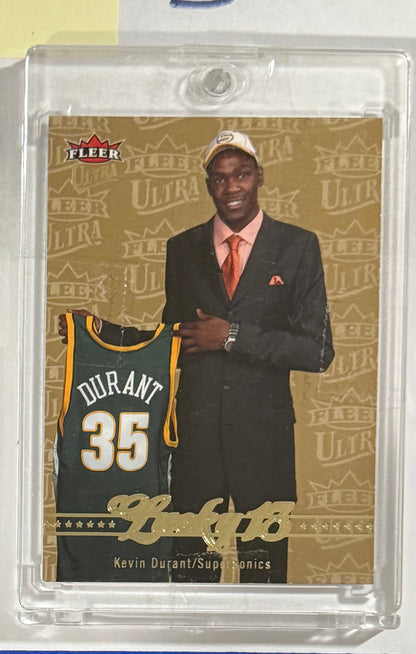 2007-08 Kevin Durant — Fleer Ultra Lucky 13 [Gold Medallion] — front — Inventory P701-B